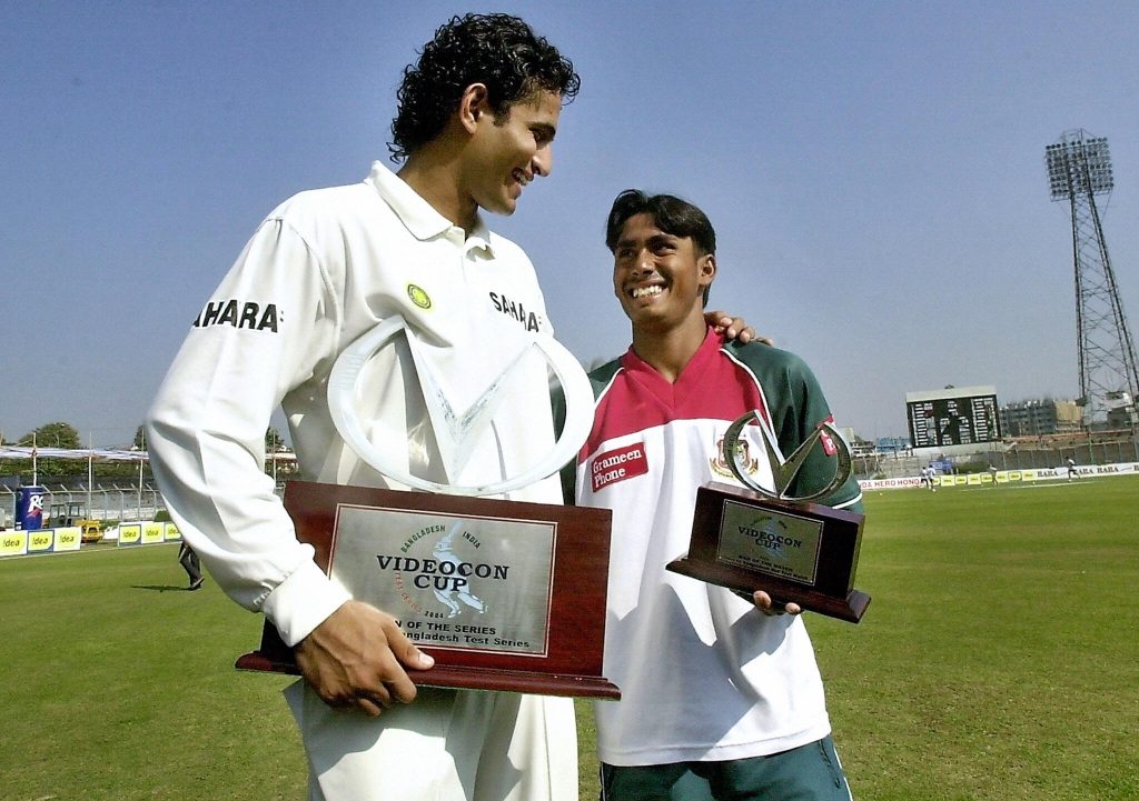 Man of the Match Mohammad Ashraful with Man of the Series Irfan Pathan